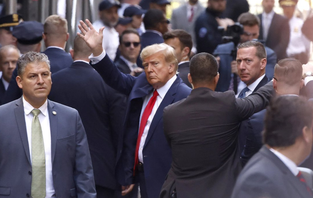 Trump sudah dinyatakan bersalah atas 34 tuduhan pemalsuan dokumen pada Mei lalu, menjadikannya presiden AS pertama yang dihukum atas tindak kriminal. (X/@Travis_4_Trump)